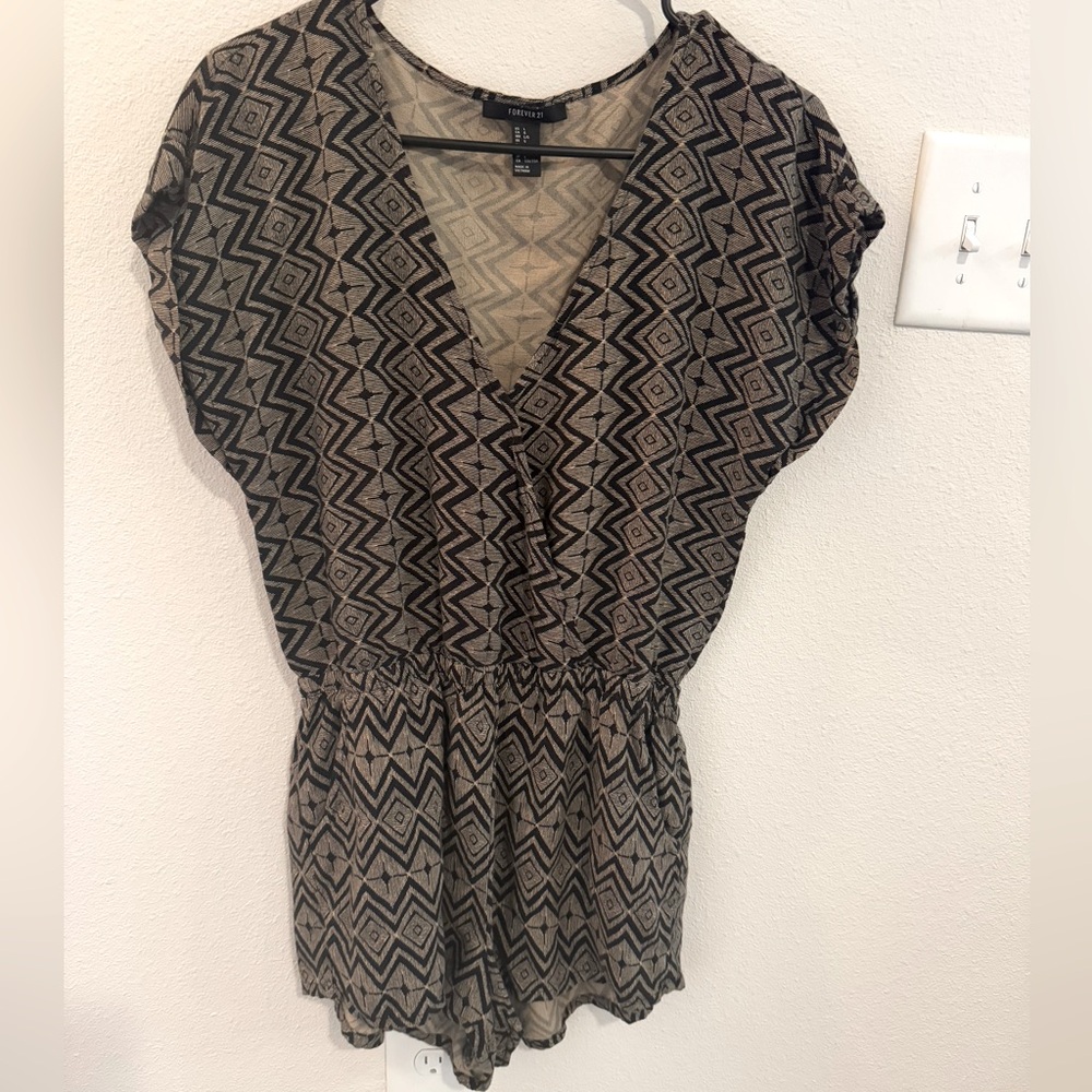 Forever 21 / Black and brown Aztec print romper